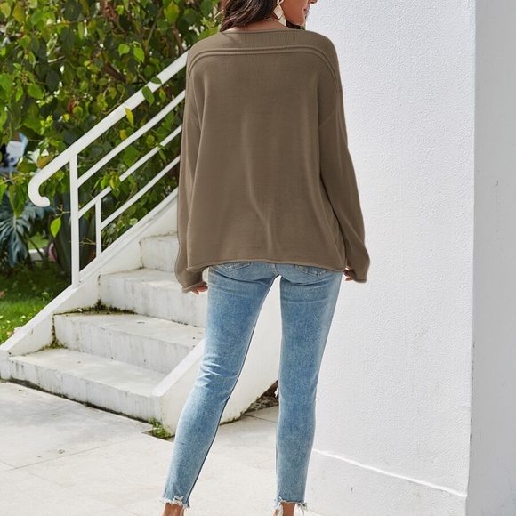 Solid vneck oversized  knit sweater - khaki - Picture 4 of 8
